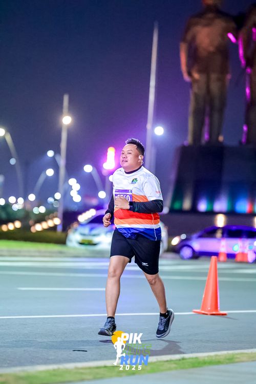 Race photo from PIK NITE RUN 2025