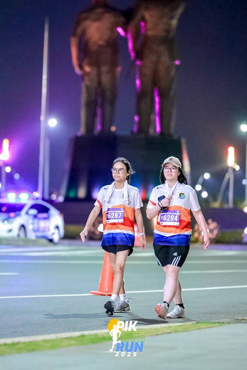Race photo from PIK NITE RUN 2025