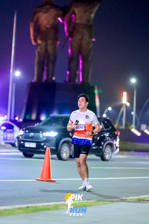 Race photo from PIK NITE RUN 2025