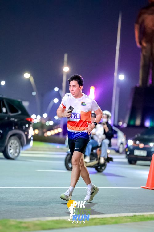 Race photo from PIK NITE RUN 2025