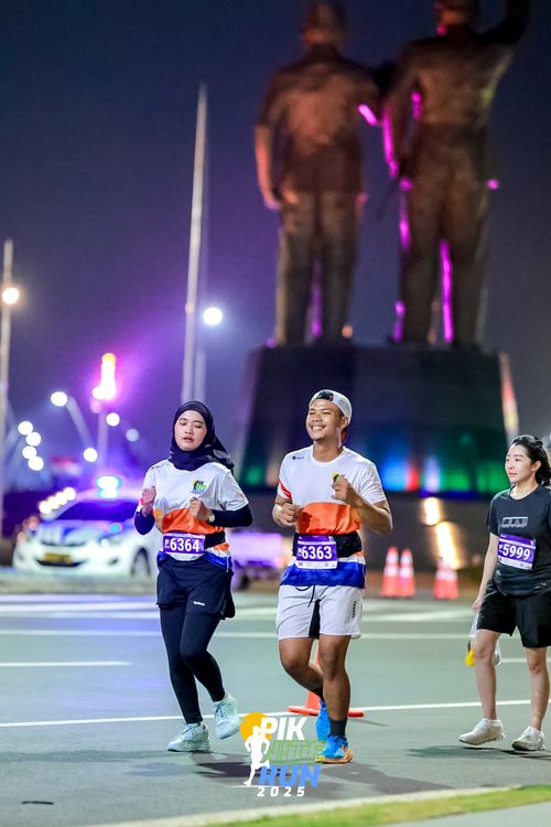 Race photo from PIK NITE RUN 2025