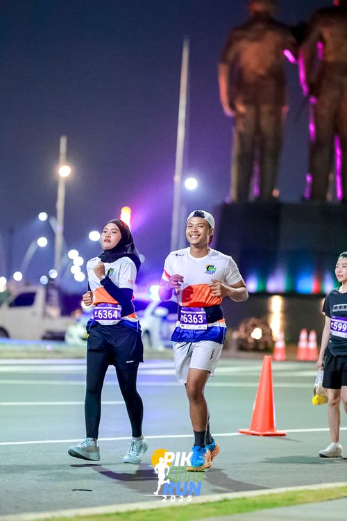Race photo from PIK NITE RUN 2025
