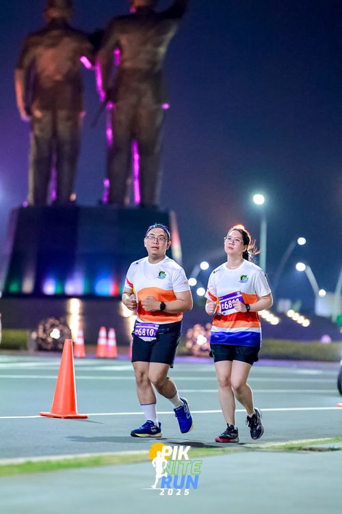Race photo from PIK NITE RUN 2025