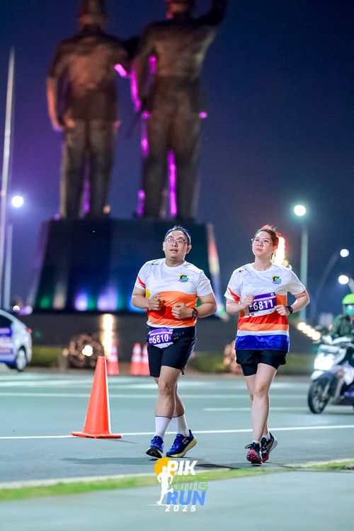 Race photo from PIK NITE RUN 2025