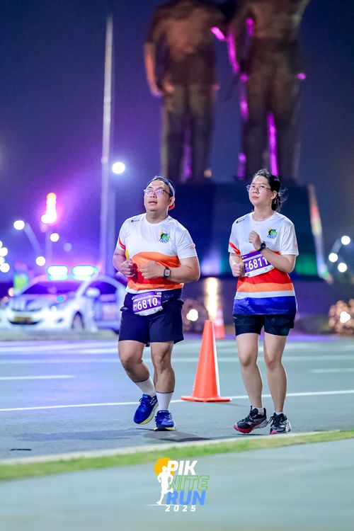 Race photo from PIK NITE RUN 2025