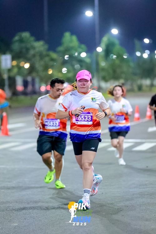 Race photo from PIK NITE RUN 2025
