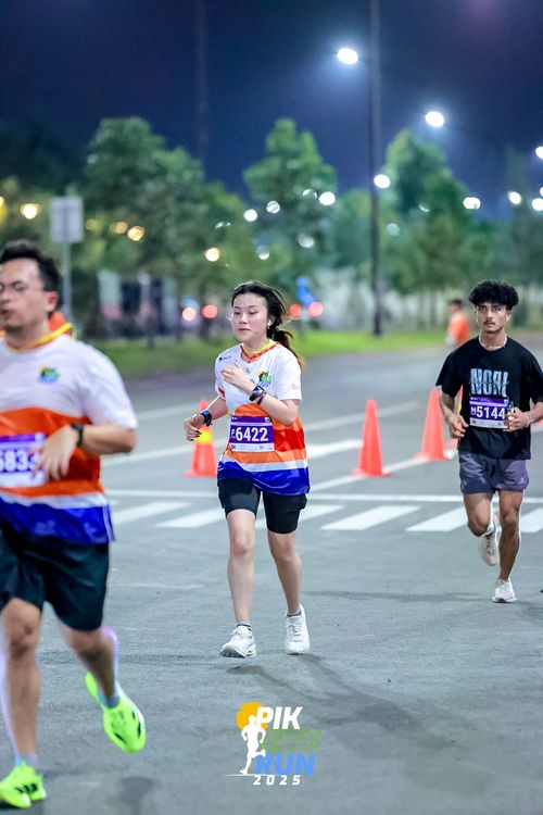 Race photo from PIK NITE RUN 2025