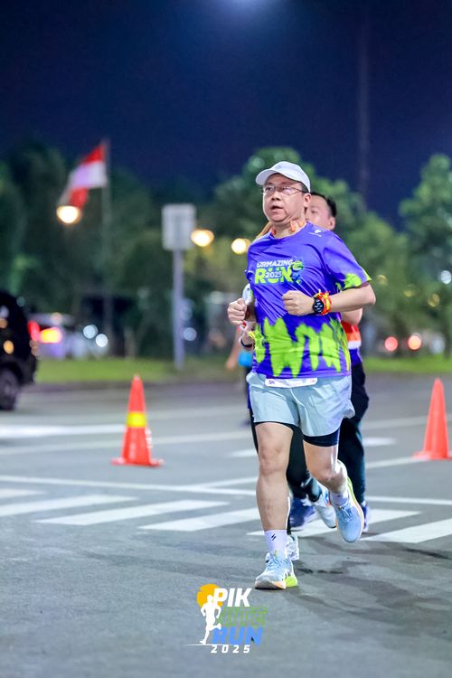 Race photo from PIK NITE RUN 2025