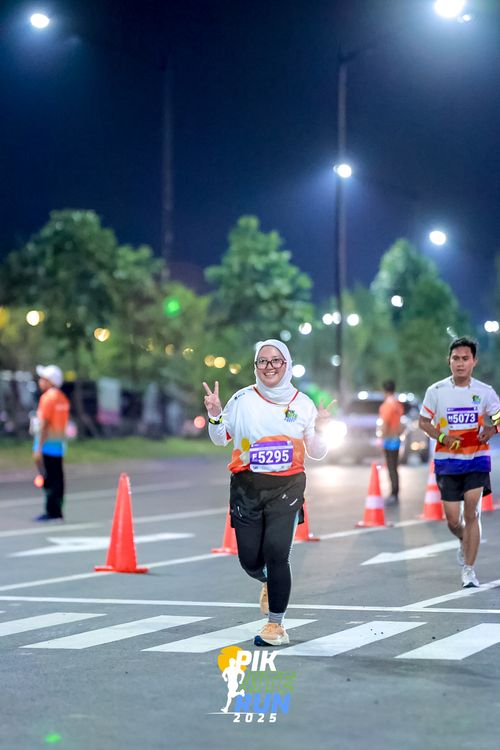 Race photo from PIK NITE RUN 2025