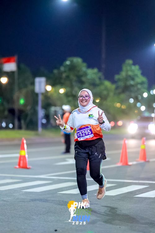 Race photo from PIK NITE RUN 2025