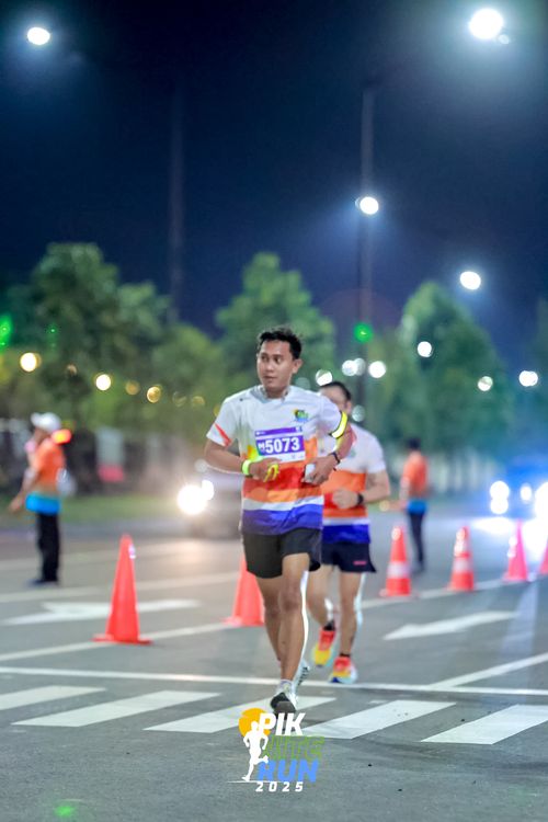 Race photo from PIK NITE RUN 2025