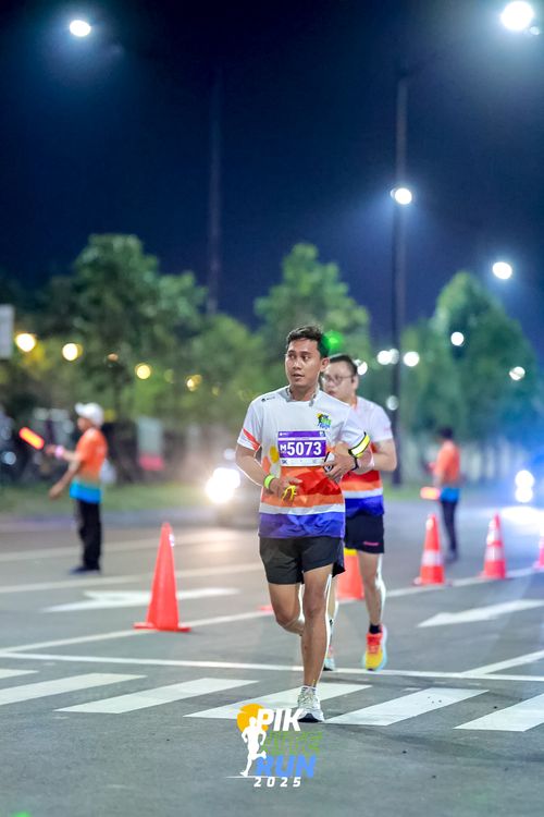 Race photo from PIK NITE RUN 2025