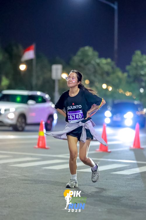 Race photo from PIK NITE RUN 2025