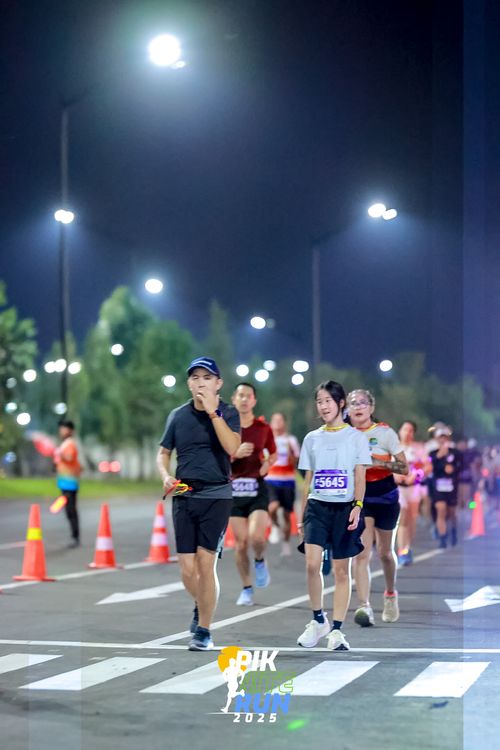 Race photo from PIK NITE RUN 2025