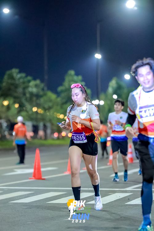 Race photo from PIK NITE RUN 2025