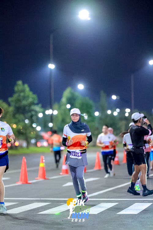 Race photo from PIK NITE RUN 2025