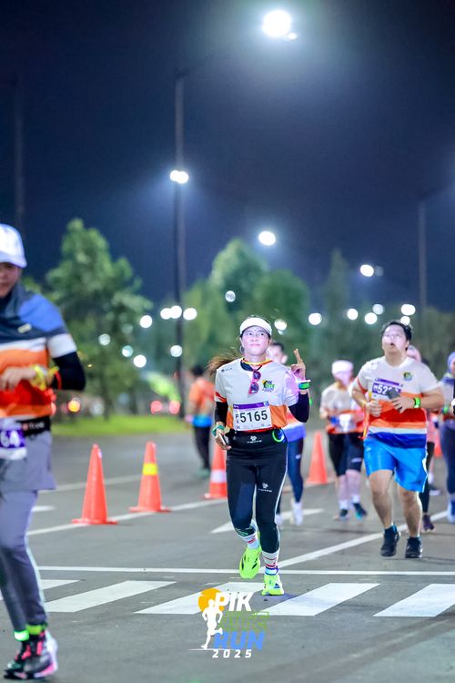 Race photo from PIK NITE RUN 2025