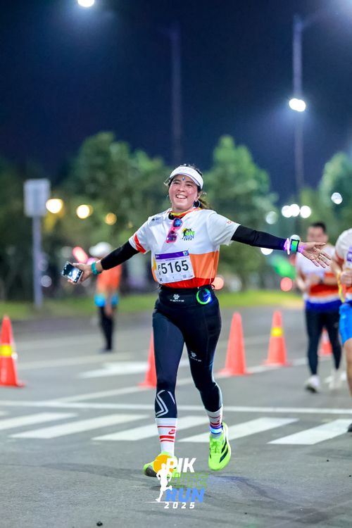 Race photo from PIK NITE RUN 2025