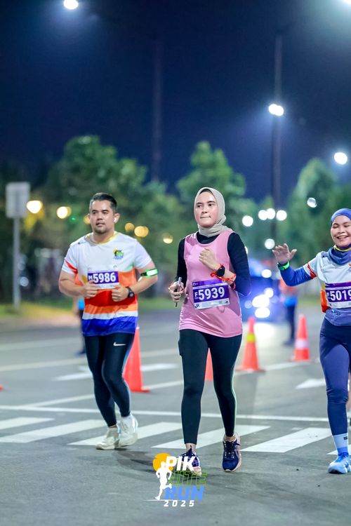Race photo from PIK NITE RUN 2025
