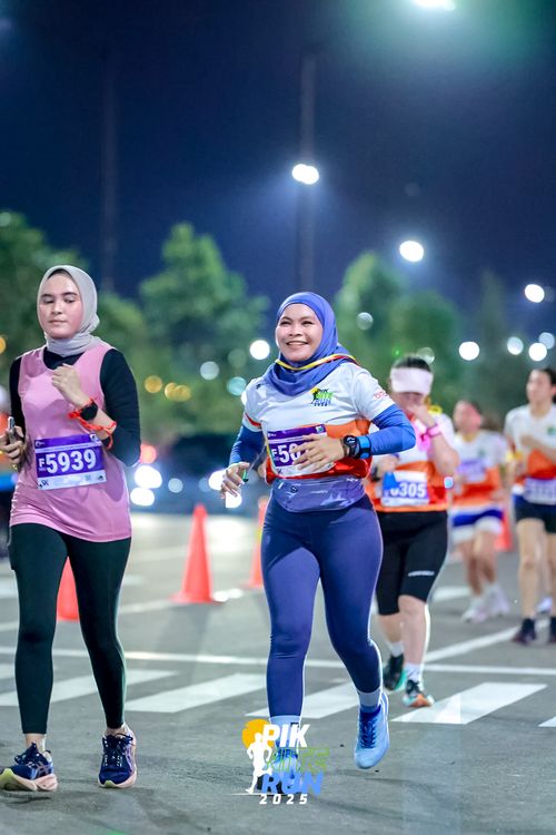 Race photo from PIK NITE RUN 2025