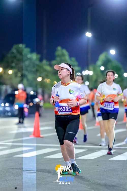 Race photo from PIK NITE RUN 2025