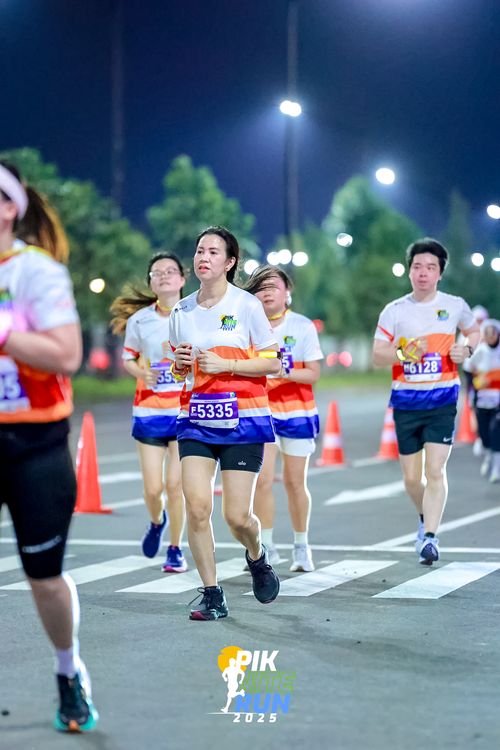 Race photo from PIK NITE RUN 2025