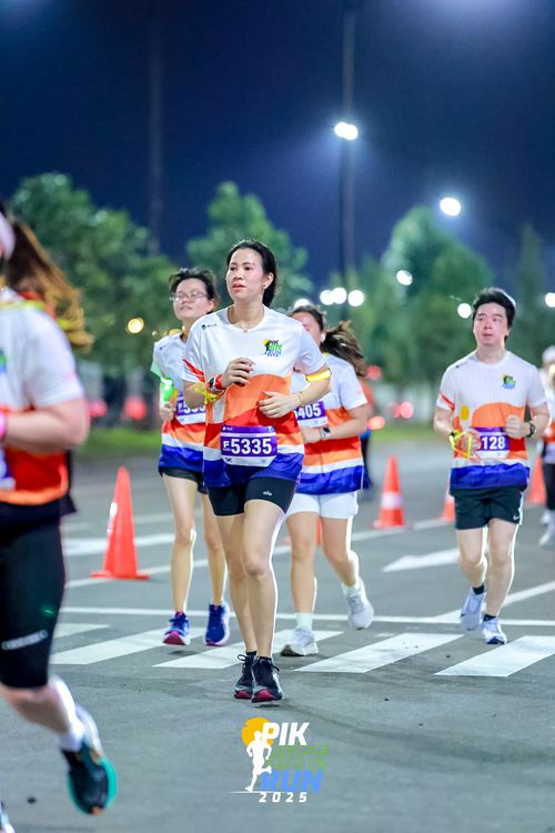 Race photo from PIK NITE RUN 2025