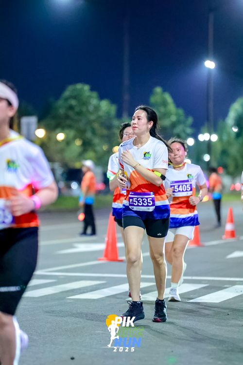 Race photo from PIK NITE RUN 2025