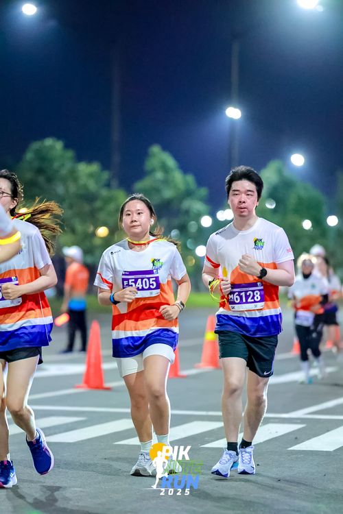 Race photo from PIK NITE RUN 2025