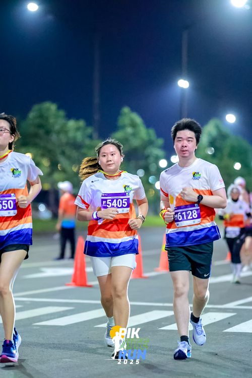 Race photo from PIK NITE RUN 2025