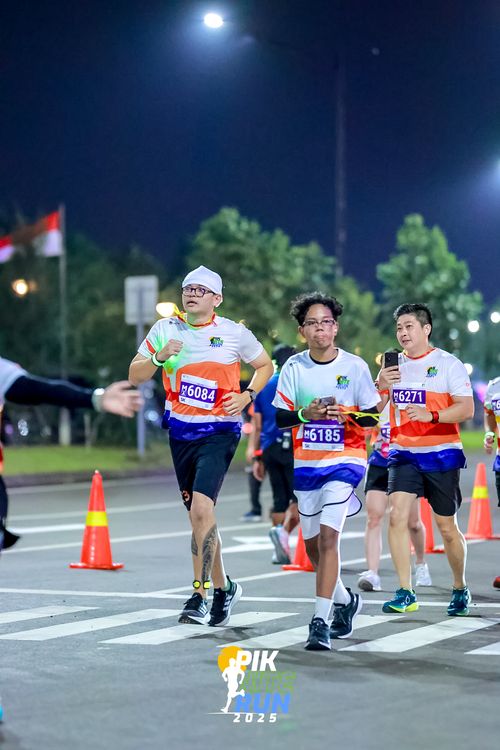 Race photo from PIK NITE RUN 2025