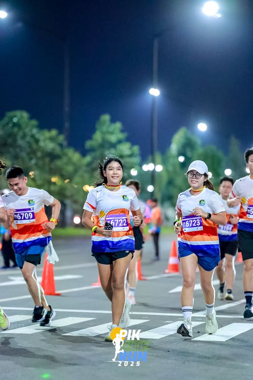 Race photo from PIK NITE RUN 2025