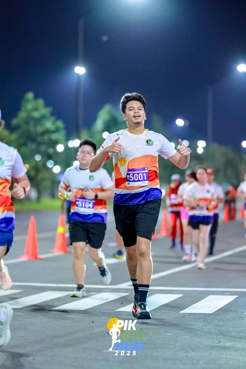 Race photo from PIK NITE RUN 2025