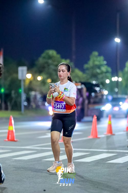 Race photo from PIK NITE RUN 2025