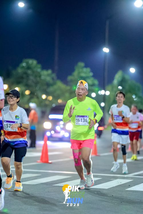 Race photo from PIK NITE RUN 2025