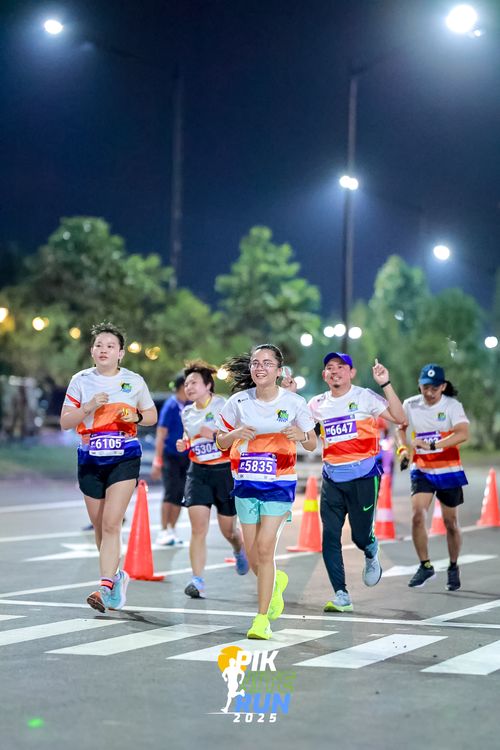 Race photo from PIK NITE RUN 2025