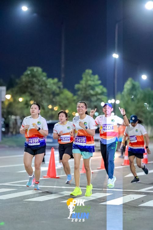 Race photo from PIK NITE RUN 2025