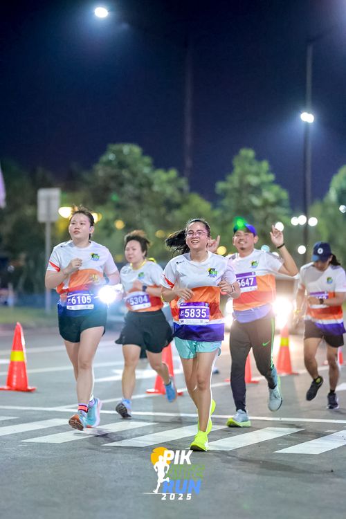 Race photo from PIK NITE RUN 2025