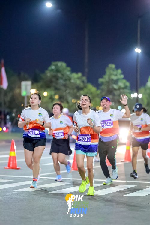 Race photo from PIK NITE RUN 2025
