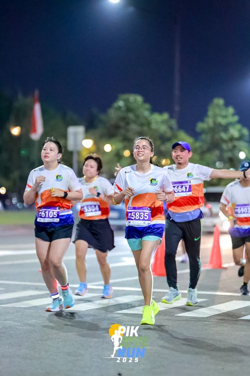 Race photo from PIK NITE RUN 2025