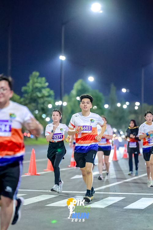 Race photo from PIK NITE RUN 2025