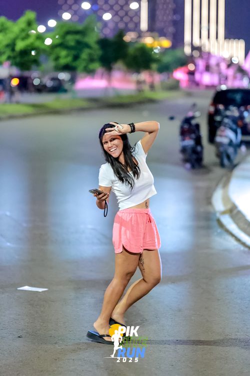 Race photo from PIK NITE RUN 2025