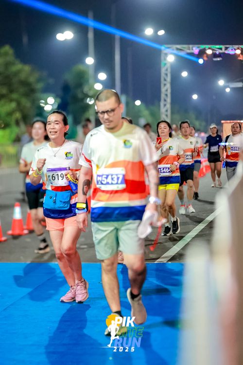 Race photo from PIK NITE RUN 2025