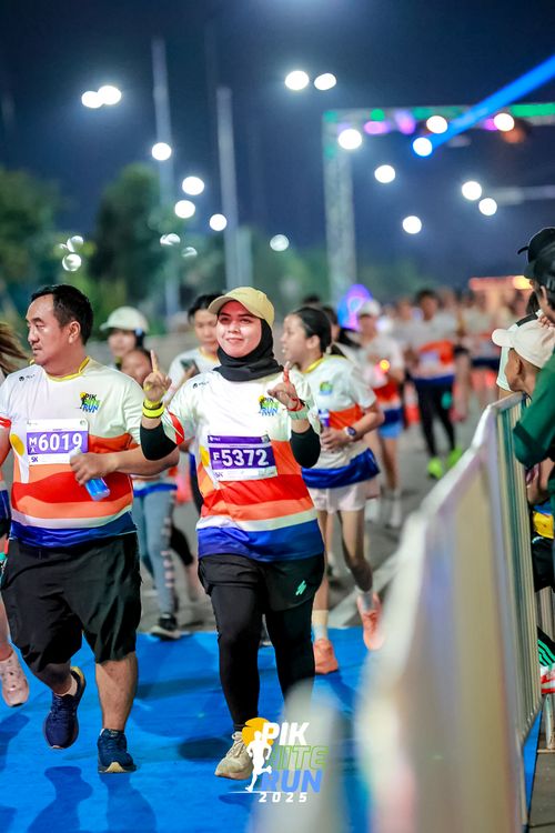 Race photo from PIK NITE RUN 2025