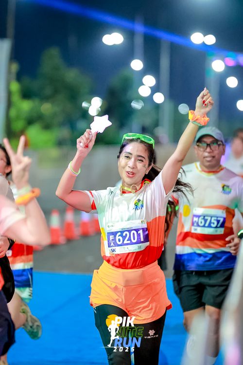 Race photo from PIK NITE RUN 2025