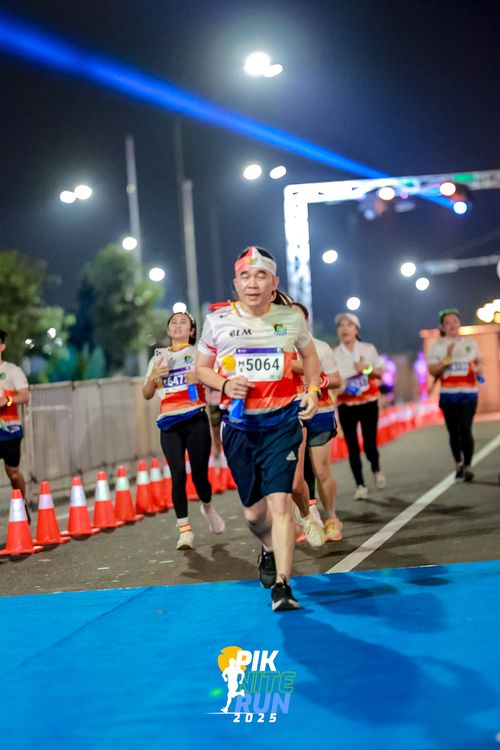 Race photo from PIK NITE RUN 2025