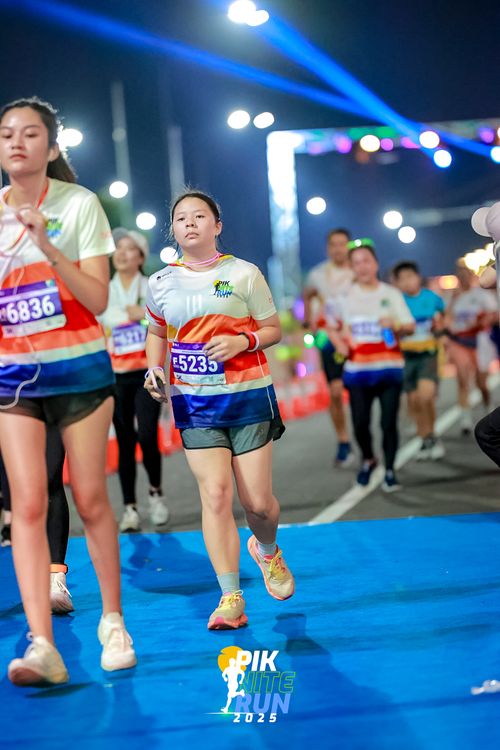 Race photo from PIK NITE RUN 2025