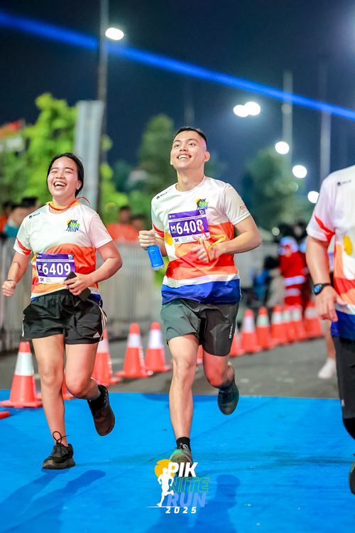 Race photo from PIK NITE RUN 2025