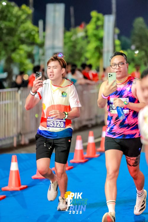 Race photo from PIK NITE RUN 2025