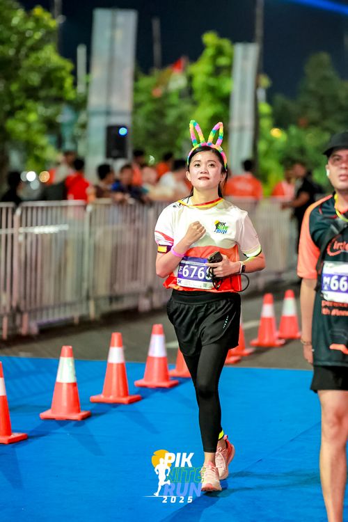 Race photo from PIK NITE RUN 2025